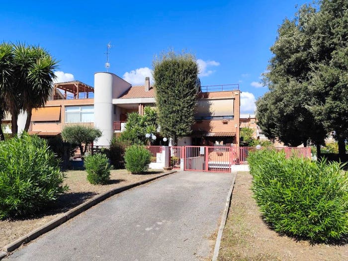 Casa con 6 locali in vendita in Via Telemaco Signorini, Morbella Cucchiarelli, Latina