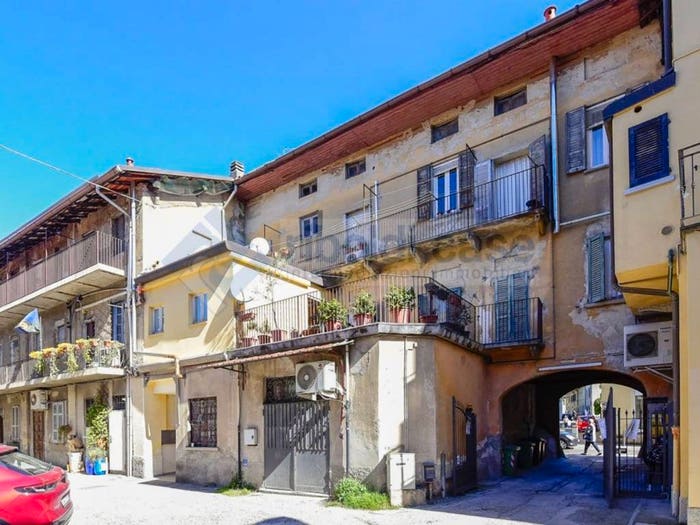 Casa in vendita in via Sant'Ambrogio, Centro, Carate Brianza