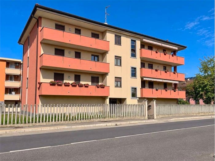 Appartamento quadrilocale in vendita in Via Novara, Pernate, Novara
