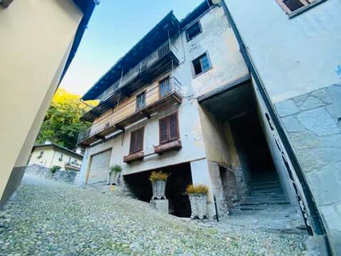 Casa con 6 locali in vendita in Capoluogo No Number, Fontainemore