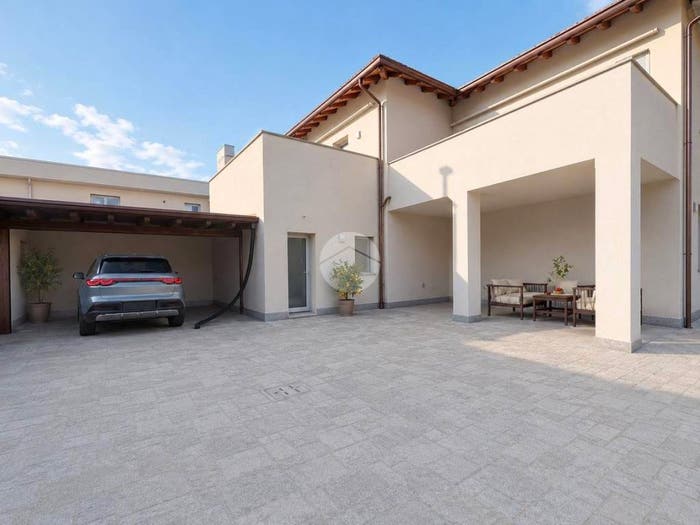Appartamento trilocale in vendita in Via Antonio Locatelli, Bariano