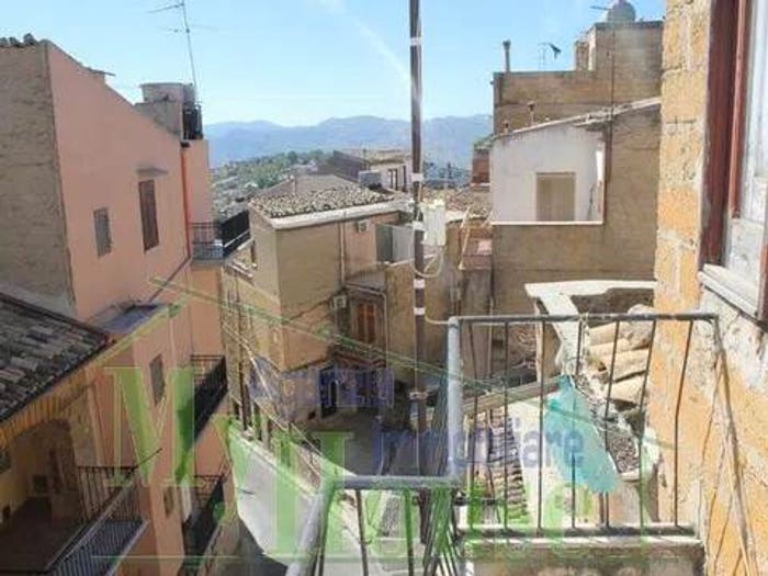 Casa quadrilocale in vendita in Salita Carmelo, Cianciana