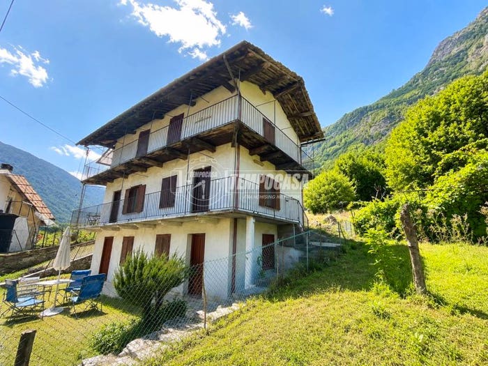 Casa con 6 locali in vendita in Frazione Bosco, Locana