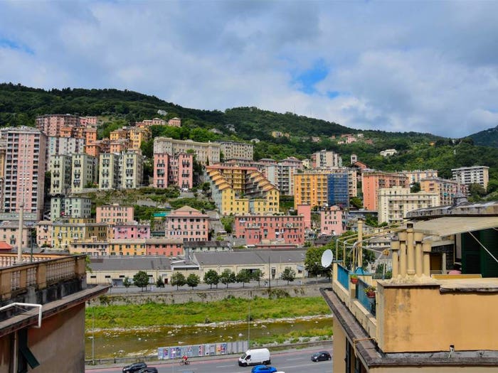 Appartamento quadrilocale in vendita in Piazzale Parenzo, Staglieno, Genova