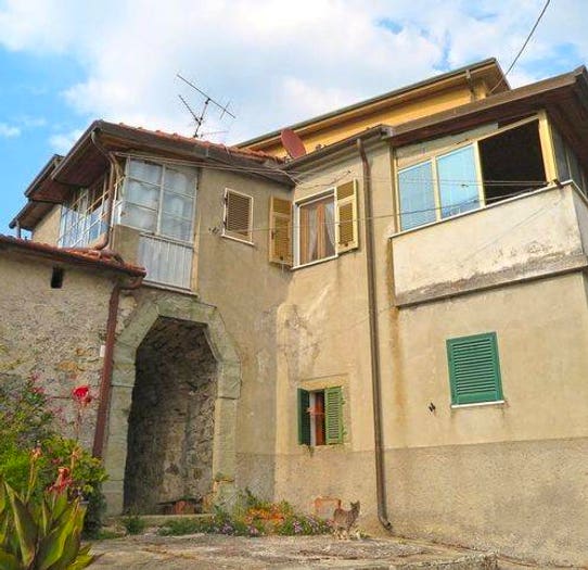 Casa con 5 locali in vendita in Via Napoli, Fivizzano
