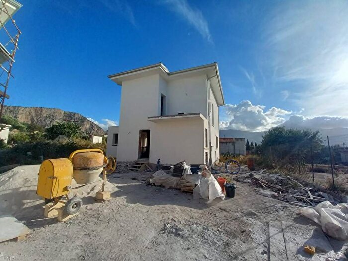 Casa quadrilocale in vendita in Milioti, Carini