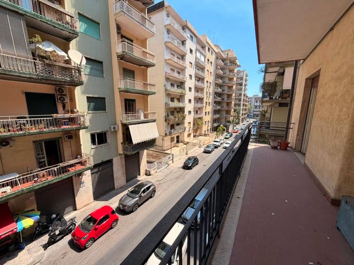 Appartamento trilocale in vendita in Via Napoli, Province Veneto, Catania