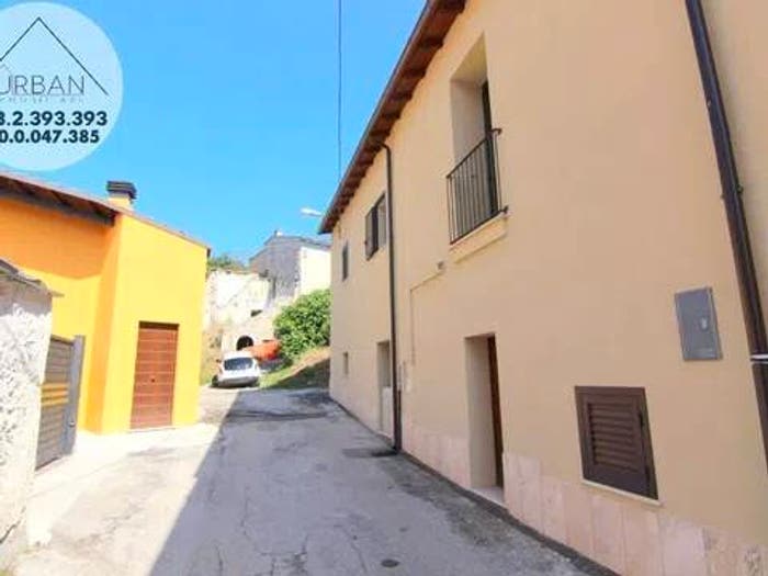 Appartamento con 6 locali in vendita in Via Gentile, Centro, Pizzoli
