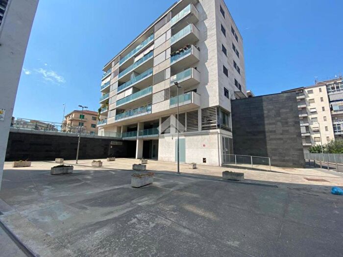 Appartamento trilocale in vendita in Via padre giglio, Panebianco Tribunale, Cosenza