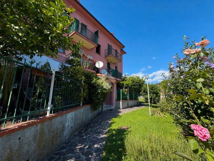 Appartamento quadrilocale in vendita in VIA LINO SAETTONE, Centro, Albisola Superiore