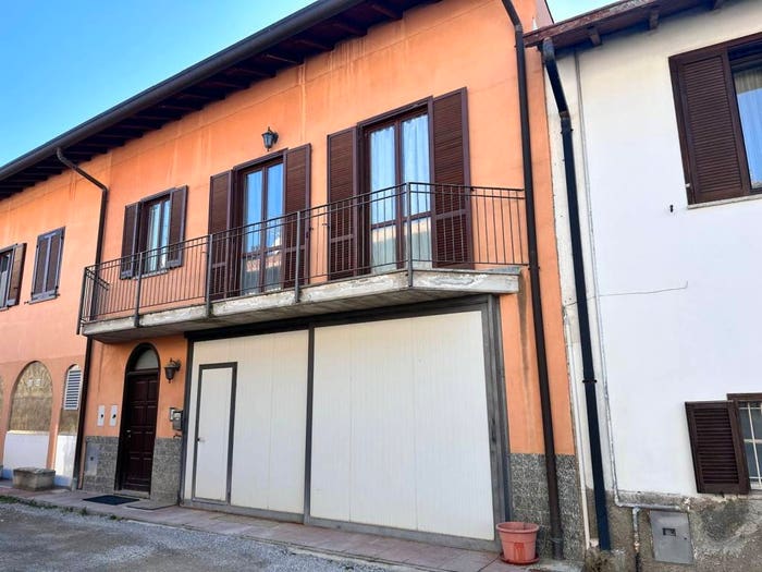 Casa quadrilocale in vendita in Via Cristoforo Colombo, Binago