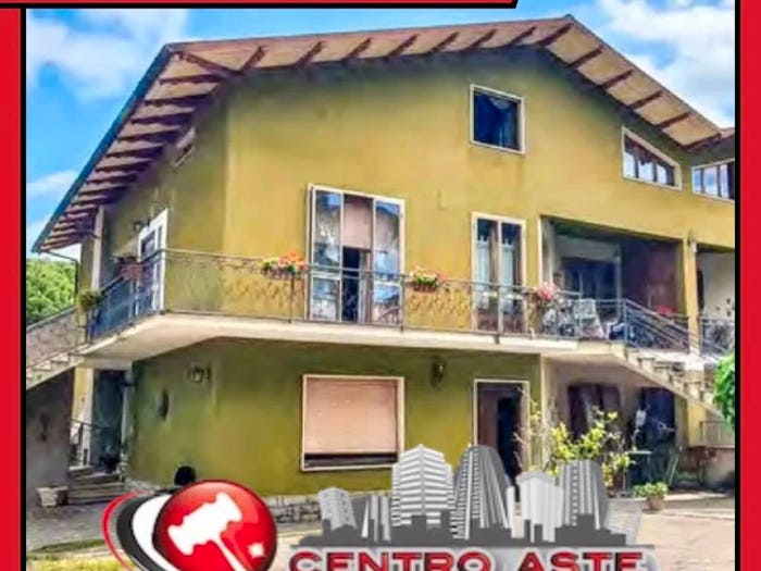 Appartamento con 6 locali in vendita in Castiglione del Lago PG Italia, Centro, Castiglione del Lago