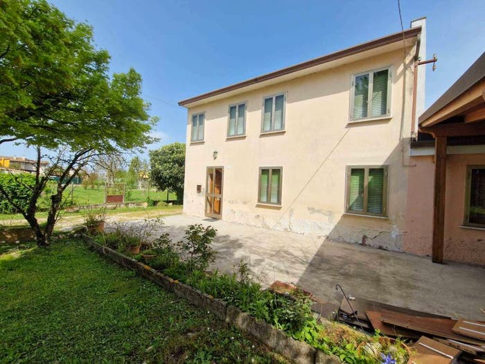 Casa con 6 locali in vendita in Centro, Gavello