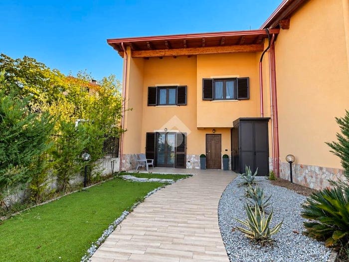 Casa quadrilocale in vendita in Via Antonio Serra, Mendicino