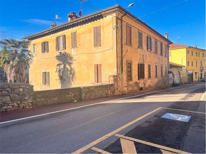 Appartamento con 6 locali in vendita in via domenico de bernardi, Centro, Besozzo