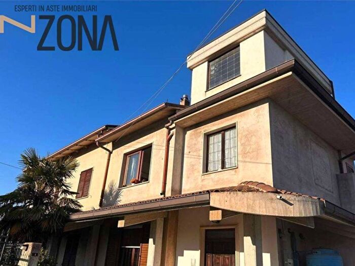 Appartamento con 5 locali in vendita in Via Adige, Corropoli