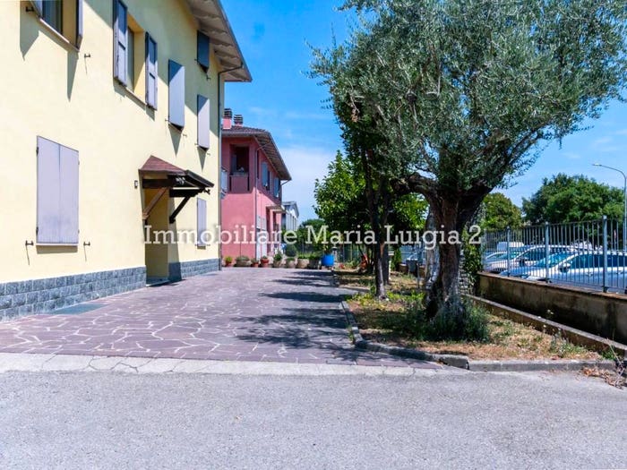 Casa con 6 locali in vendita in Via Don G Corchia, Centro, Langhirano