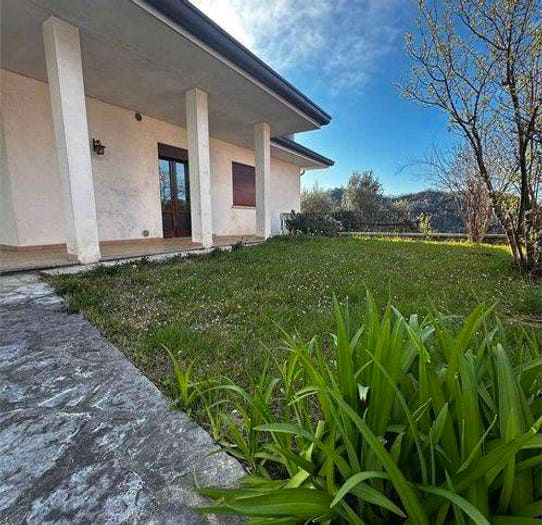 Casa con 6 locali in vendita in Centro, Tarzo