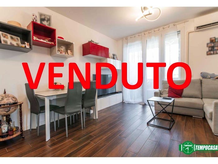 Appartamento trilocale in vendita in Piazza Salvo D'Acquisto, Centro, Arese