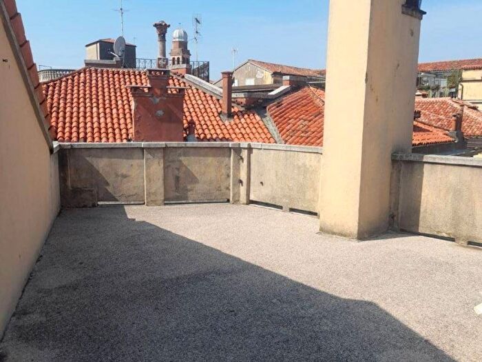 Appartamento quadrilocale in vendita in Campo dei Frari, San Polo, Venezia