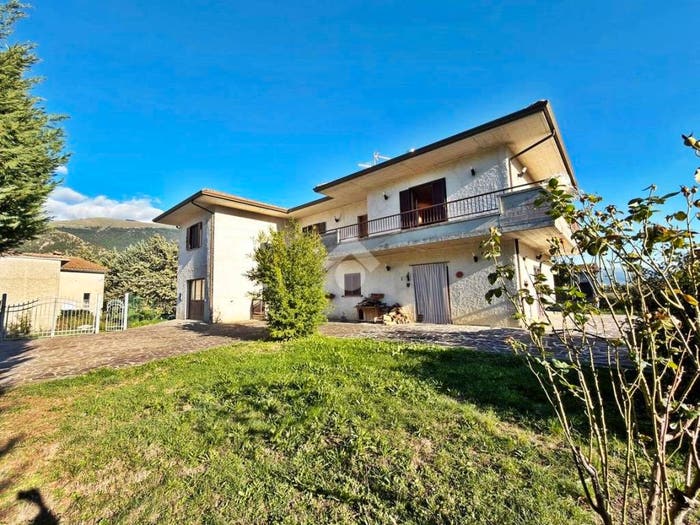 Casa con 6 locali in vendita in Località Casabionda, Costacciaro