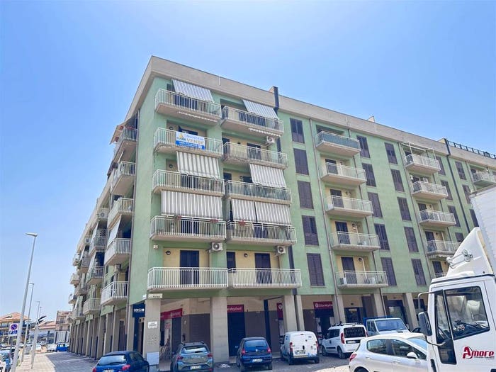 Appartamento con 6 locali in vendita in via delle nazioni unite, Paternò