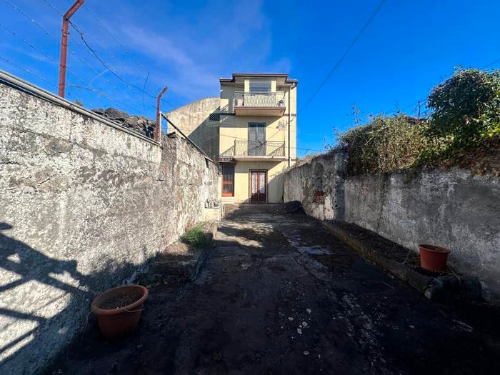 Casa quadrilocale in vendita in Via delle Mandre, Centro, Mascalucia