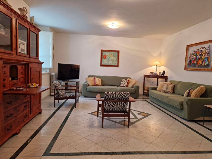 Appartamento con 5 locali in vendita in Via Mazzini, Viareggio