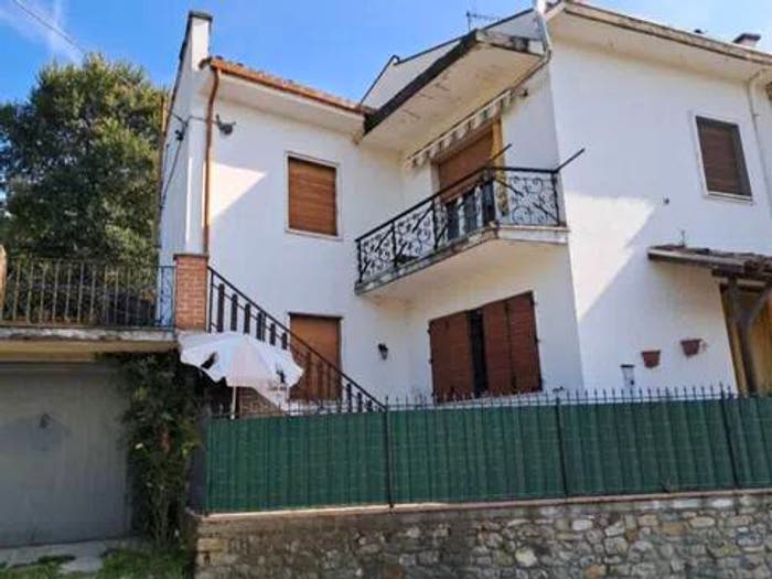 Casa con 6 locali in vendita in Località Gaminella, Godiasco Salice Terme