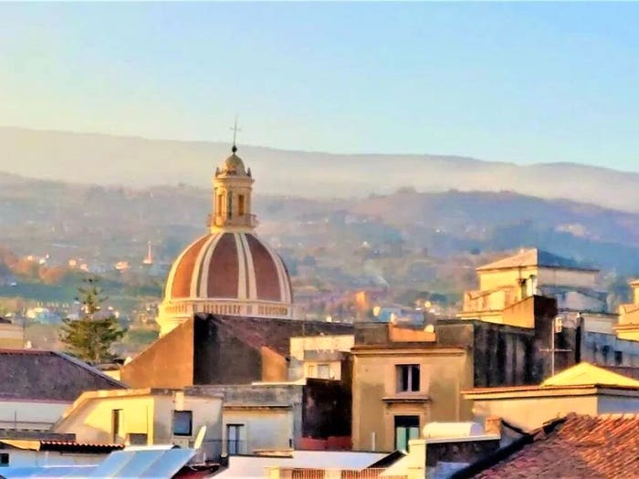 Casa con 6 locali in vendita in Libertà, Centro, Giarre