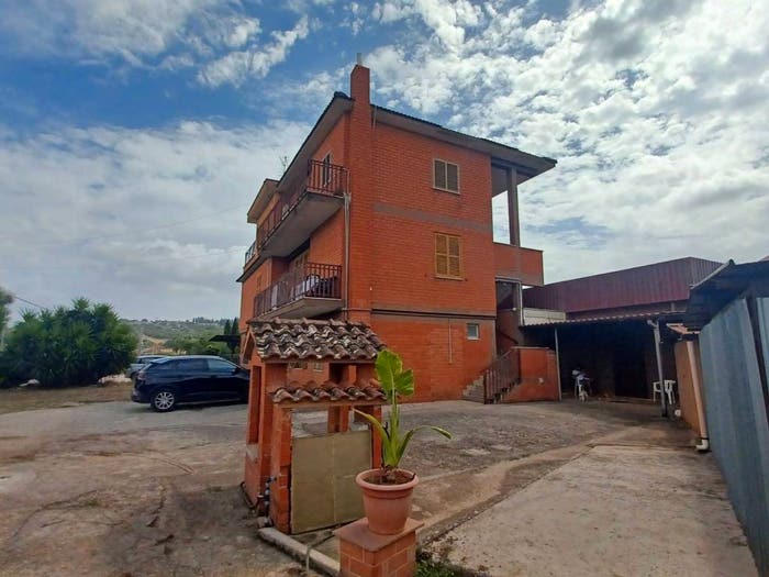 Casa con 6 locali in vendita in Via Madonna delle Grazie, Centro, Priverno