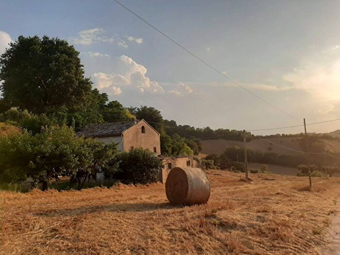 Casa con 6 locali in vendita in Contrada Solagna, Petritoli