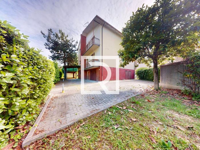 Casa con 6 locali in vendita in VIA SAPINIA, Romiti, Forlì