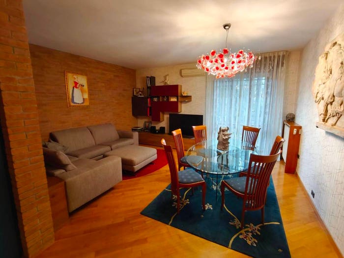 Appartamento quadrilocale in vendita in Via Ventimiglia, Sant'Agnese Università, Modena