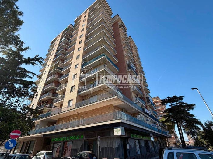 Appartamento quadrilocale in vendita in Via de Chirico, Aversa