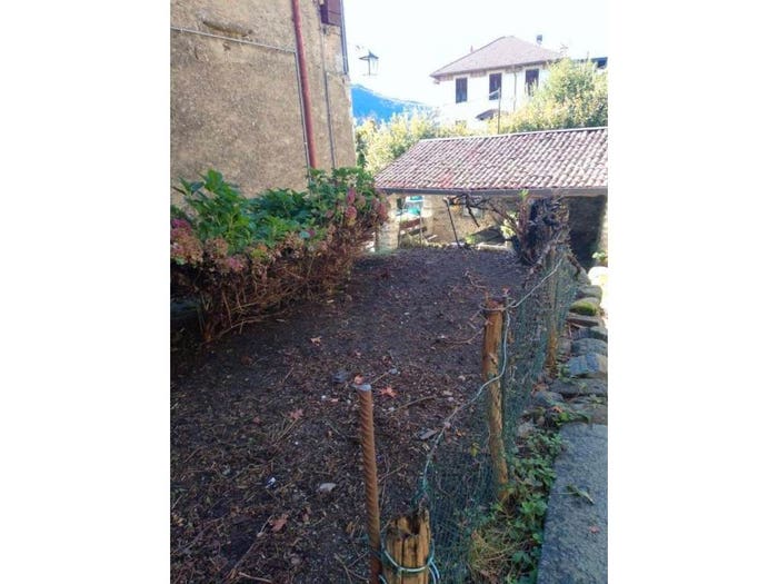 Casa quadrilocale in vendita in Via Inesio, Bellano