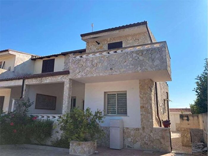 Casa trilocale in vendita in Via Epifania, Brindisi