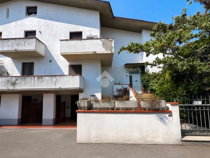 Casa con 5 locali in vendita in Via Isola di Vulcano, La Vettola, Pisa