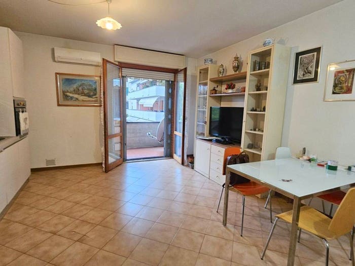 Appartamento trilocale in vendita in Via Cristoforo Colombo, Centro, Scandicci