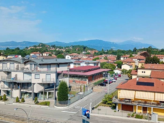 Casa con 6 locali in vendita in Via Milano, Centro, Besozzo