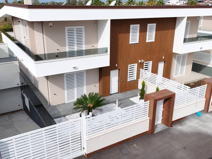 Casa con 6 locali in vendita in Via Madre Teresa di Calcutta, Parete