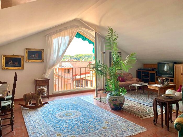 Appartamento con 6 locali in vendita in Via della Trinità dei Pellegrini, Ghetto Portico d'Ottavia, Roma