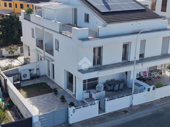 Casa quadrilocale in vendita in Via Papa Giovanni Paolo II, Tortolì