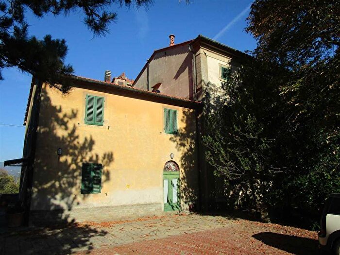 Casa con 6 locali in vendita in Serravalle Pistoiese