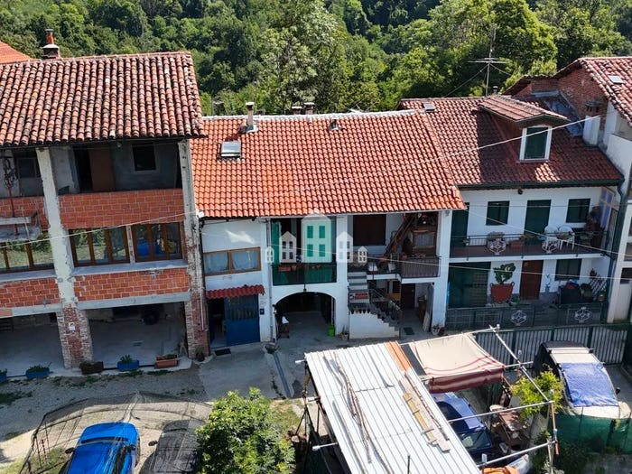 Casa quadrilocale in vendita in Frazione Preparetto case Benasso, Castellamonte