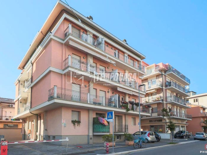 Appartamento trilocale in vendita in Via Ferrara, Cattolica