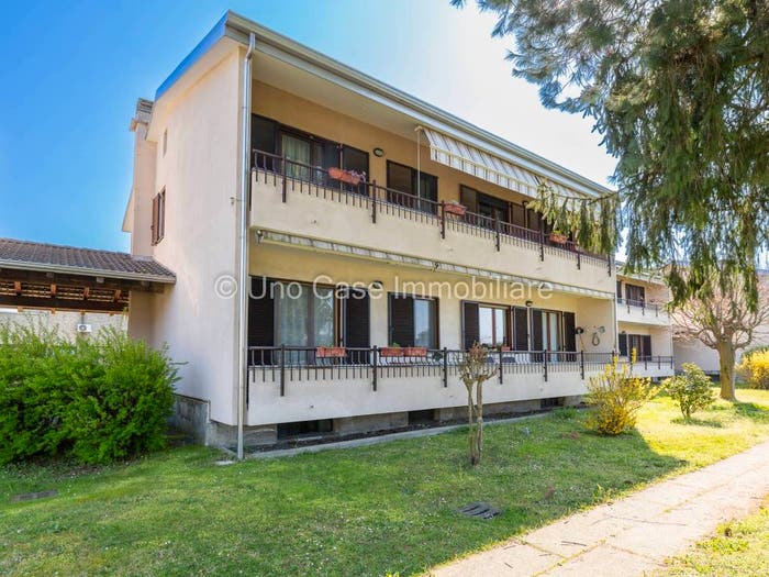 Appartamento con 5 locali in vendita in Via Ponte Chiusella, Centro, Romano Canavese
