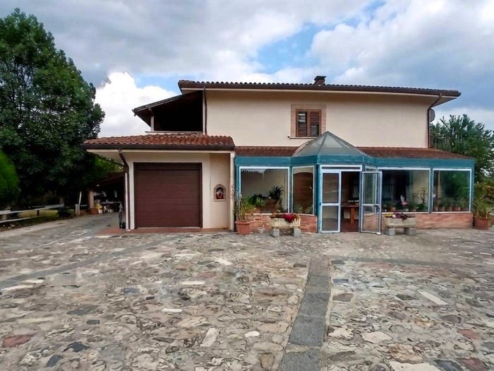 Casa con 6 locali in vendita in Bellavista Pianola, L'Aquila