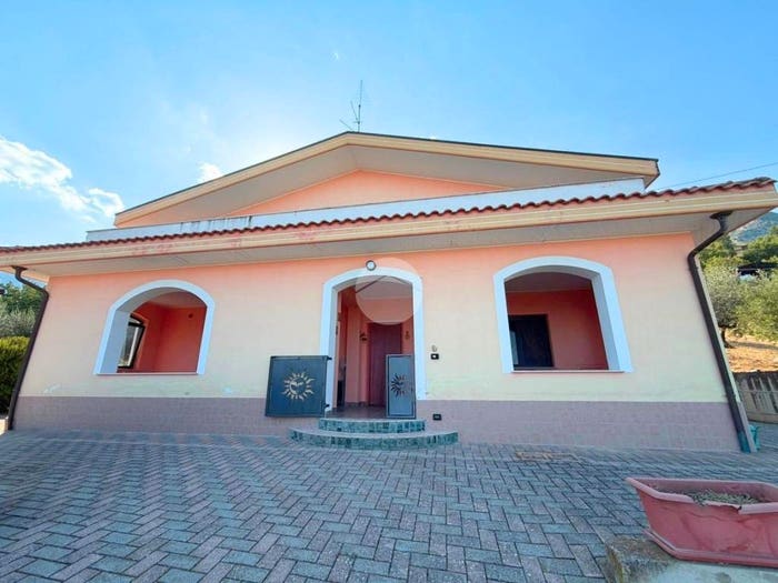 Casa quadrilocale in vendita in CONTRADA PIETRA ROSSA, Pietra Rossa, Villa Celiera