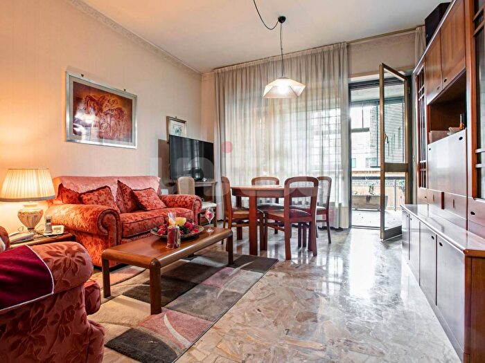 Appartamento trilocale in vendita in Via Michele Amari, Appio Latino, Roma